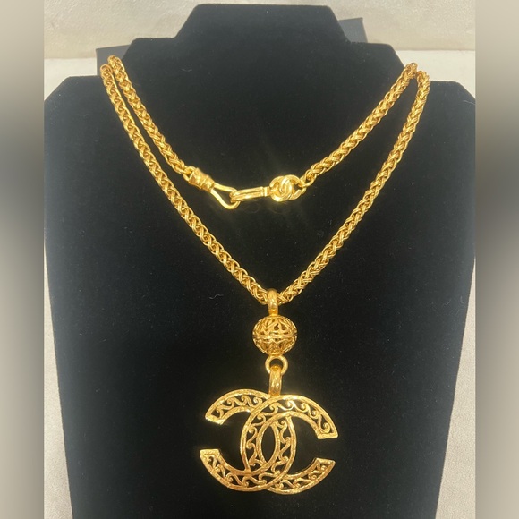 Chanel Vinatge 24k Gold Plated Long chain Necklace - Picture 4 of 9